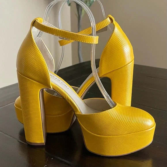 Kenneth Cole New York Women's Tatum Platform Pumps. - Picture 8 of 14